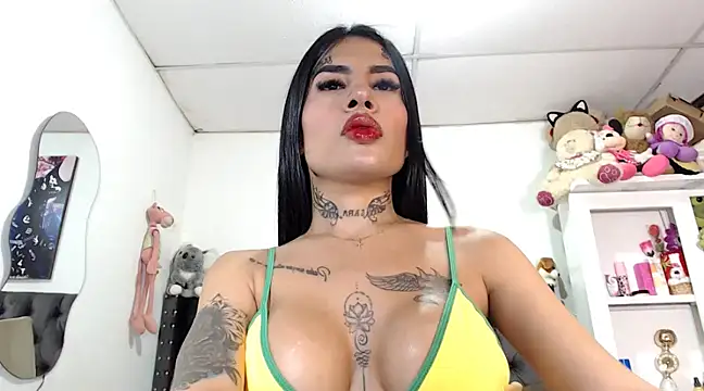 Snapshot of saragill323 chatting on 12/21/24, 02:19 saragill323 online show from 12/21/24, 02:19