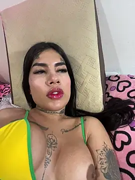 Snapshot of saragill323 chatting on 12/29/24, 10:25 saragill323 online show from 12/29/24, 10:25