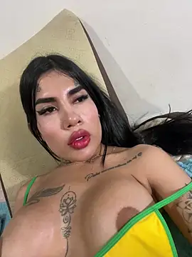 Snapshot of saragill323 chatting on 01/17/25, 12:53 saragill323 online show from 01/17/25, 12:53