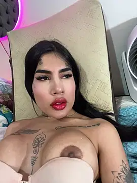 Snapshot of saragill323 chatting on 01/17/25, 06:44 saragill323 online show from 01/17/25, 06:44