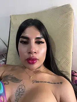 Snapshot of saragill323 chatting on 01/31/25, 03:30 saragill323 online show from 01/31/25, 03:30