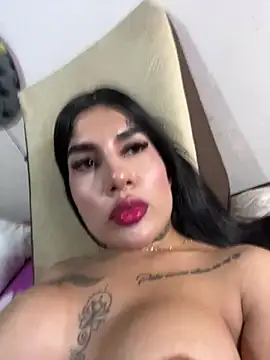 Snapshot of saragill323 chatting on 02/23/25, 01:24 saragill323 online show from 02/23/25, 01:24