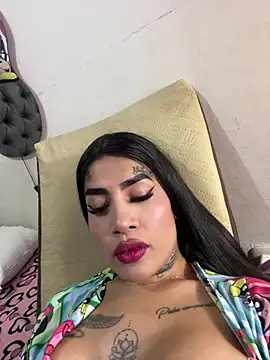 Snapshot of saragill323 chatting on 02/26/25, 04:35 saragill323 online show from 02/26/25, 04:35