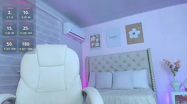 Snapshot of Cristall_Bunny chatting on 01/07/25, 11:56 Cristall Bunny online show from 01/07/25, 11:56