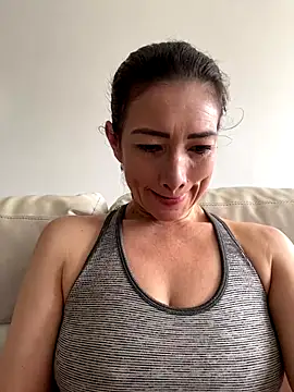 Snapshot of Yulia_sx chatting on 10/17/25, 04:53 Yulia sx online show from 10/17/25, 04:53