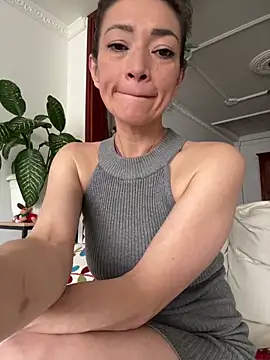 Snapshot of Yulia_sx chatting on 12/14/25, 07:51 Yulia sx online show from 12/14/25, 07:51