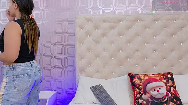 Sara Desire online show from 11/25/25, 12:16