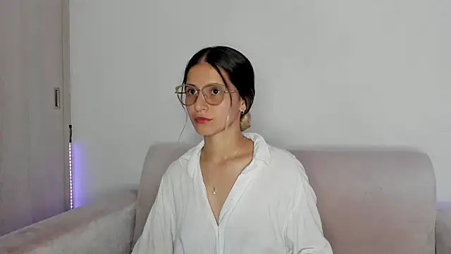 Lilacutte  online show from 02/09/25, 10:42
