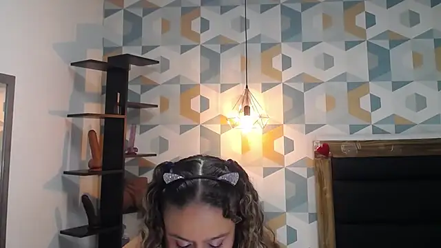 Snapshot of cameronglen chatting on 02/24/25, 09:10 cameronglen online show from 02/24/25, 09:10