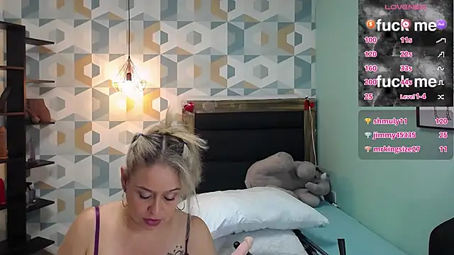 Snapshot of cameronglen chatting on 03/03/25, 06:26 cameronglen online show from 03/03/25, 06:26