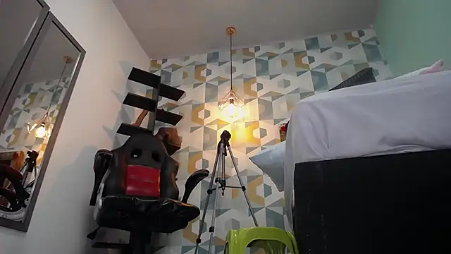 Snapshot of cameronglen chatting on 03/22/25, 06:11 cameronglen online show from 03/22/25, 06:11