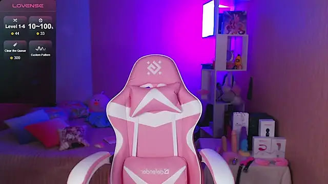 ur kitty   online show from 12/21/24, 12:27