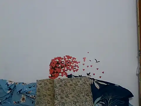 Snapshot of sparkling_queen chatting on 12/18/24, 08:31 sparkling queen online show from 12/18/24, 08:31