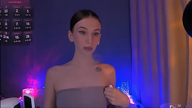 Snapshot of ellaamber chatting on 12/16/24, 08:48 ellaamber online show from 12/16/24, 08:48