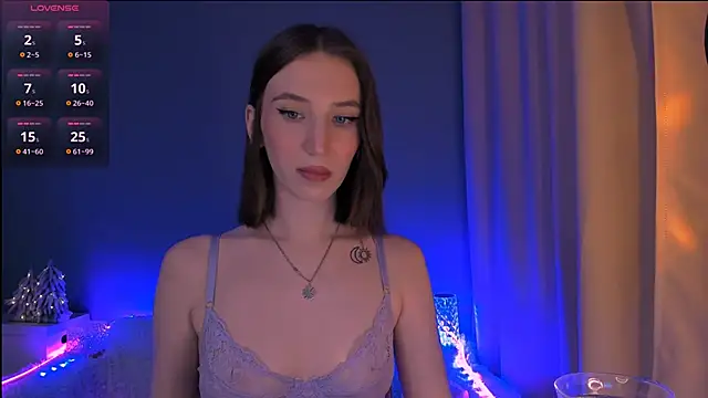 Snapshot of ellaamber chatting on 12/25/24, 12:37 ellaamber online show from 12/25/24, 12:37