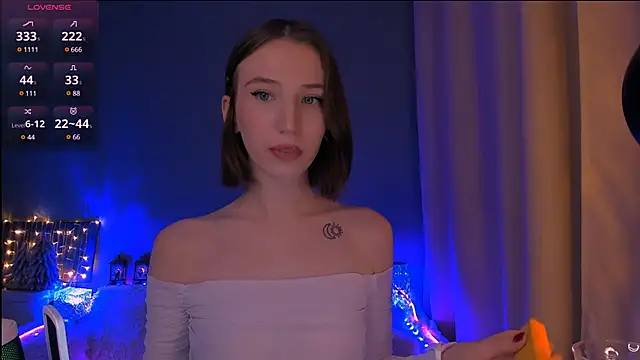 Snapshot of ellaamber chatting on 01/03/25, 09:15 ellaamber online show from 01/03/25, 09:15