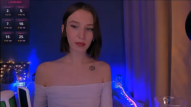 Snapshot of ellaamber chatting on 01/04/25, 03:18 ellaamber online show from 01/04/25, 03:18