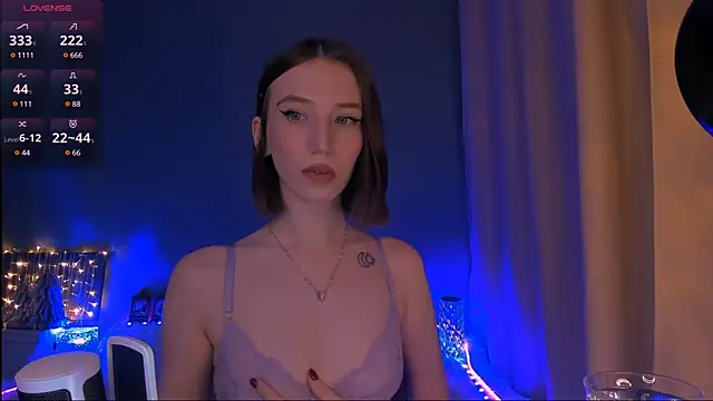 Snapshot of ellaamber chatting on 01/12/25, 10:54 ellaamber online show from 01/12/25, 10:54