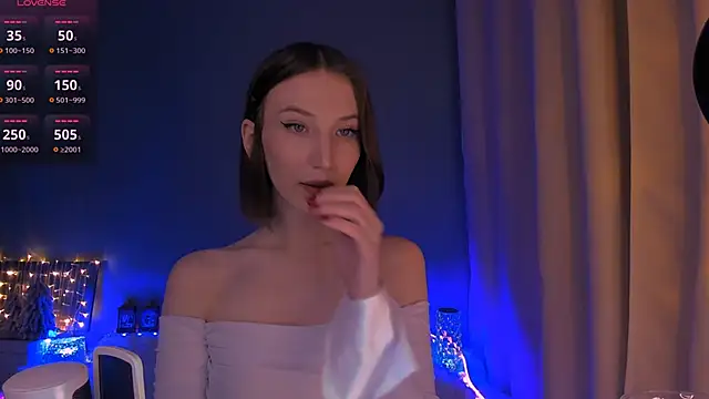 Snapshot of ellaamber chatting on 01/13/25, 09:31 ellaamber online show from 01/13/25, 09:31