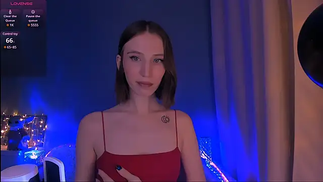 Snapshot of ellaamber chatting on 02/06/25, 12:11 ellaamber online show from 02/06/25, 12:11