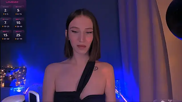 Snapshot of ellaamber chatting on 02/10/25, 10:09 ellaamber online show from 02/10/25, 10:09