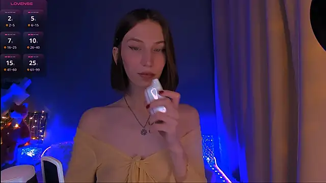 Snapshot of ellaamber chatting on 03/09/25, 10:08 ellaamber online show from 03/09/25, 10:08