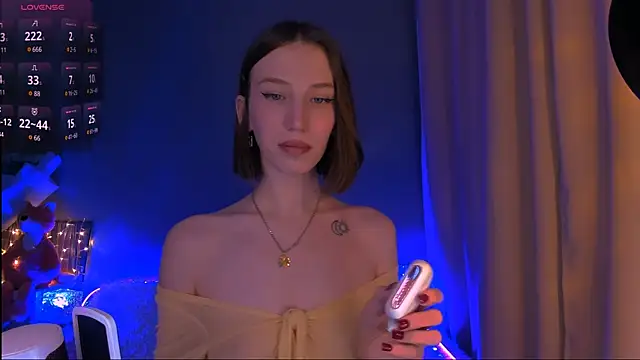 Snapshot of ellaamber chatting on 03/10/25, 01:23 ellaamber online show from 03/10/25, 01:23