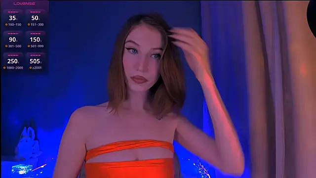 Snapshot of ellaamber chatting on 10/19/25, 02:56 ellaamber online show from 10/19/25, 02:56