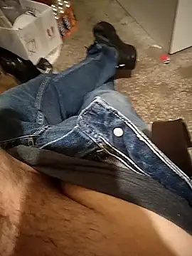 A man in public online show from 09/30/25, 06:24