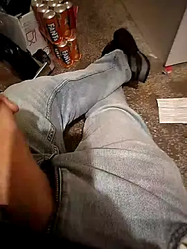 A man in public online show from 10/18/25, 08:15