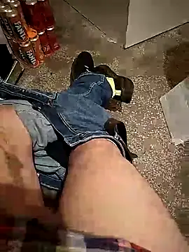 A man in public online show from 11/20/25, 09:47