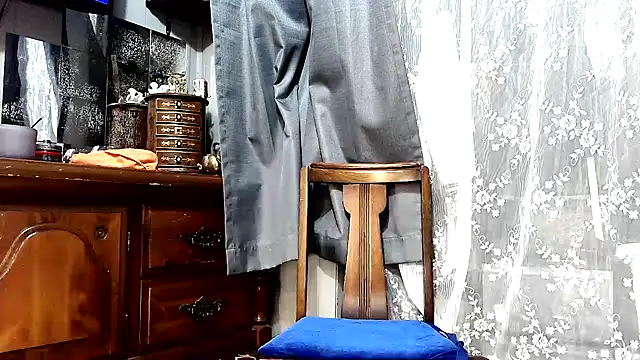 Genevieve143 online show from 04/17/26, 08:56