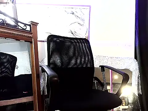 Snapshot of Genevieve143 chatting on 07/05/26, 04:47 Genevieve143 online show from 07/05/26, 04:47