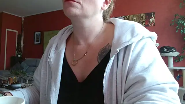 Snapshot of cruellaculdenfer67 chatting on 06/11/26, 07:28 cruellaculdenfer67 online show from 06/11/26, 07:28
