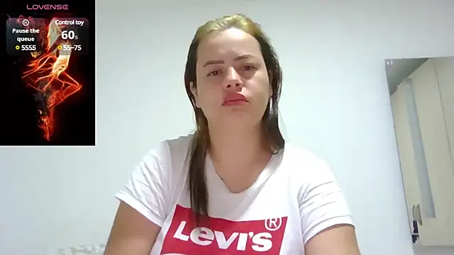 Snapshot of saramartinez1000 chatting on 12/10/24, 11:32 saramartinez1000 online show from 12/10/24, 11:32