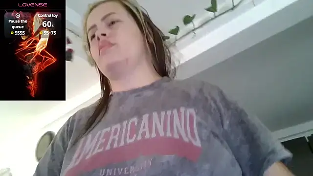 Snapshot of saramartinez1000 chatting on 12/18/24, 03:44 saramartinez1000 online show from 12/18/24, 03:44