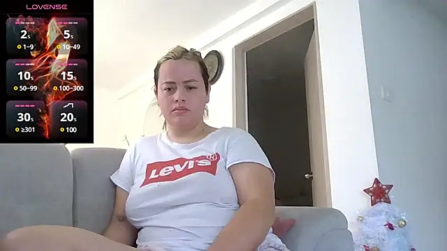 Snapshot of saramartinez1000 chatting on 12/20/24, 02:38 saramartinez1000 online show from 12/20/24, 02:38