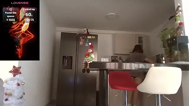 Snapshot of saramartinez1000 chatting on 12/27/24, 02:43 saramartinez1000 online show from 12/27/24, 02:43