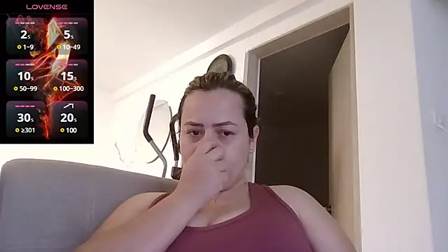 Snapshot of saramartinez1000 chatting on 01/21/25, 02:48 saramartinez1000 online show from 01/21/25, 02:48