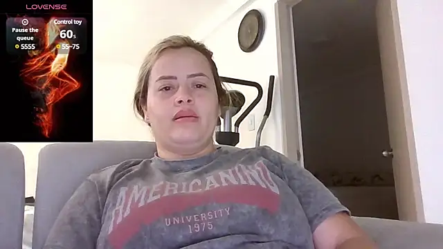 Snapshot of saramartinez1000 chatting on 01/29/25, 04:30 saramartinez1000 online show from 01/29/25, 04:30