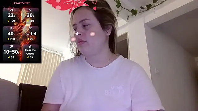 Snapshot of saramartinez1000 chatting on 09/14/25, 03:33 saramartinez1000 online show from 09/14/25, 03:33