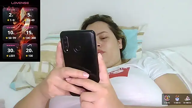 Snapshot of saramartinez1000 chatting on 09/20/25, 03:35 saramartinez1000 online show from 09/20/25, 03:35