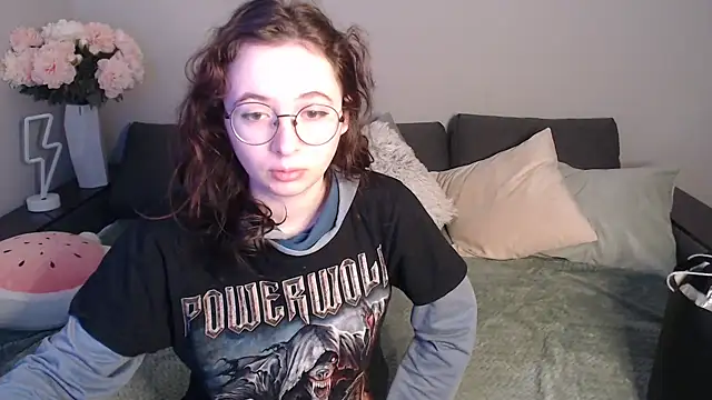 Mini Diva online show from 02/04/25, 09:07