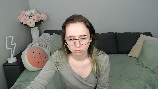 Mini Diva online show from 09/14/25, 08:13