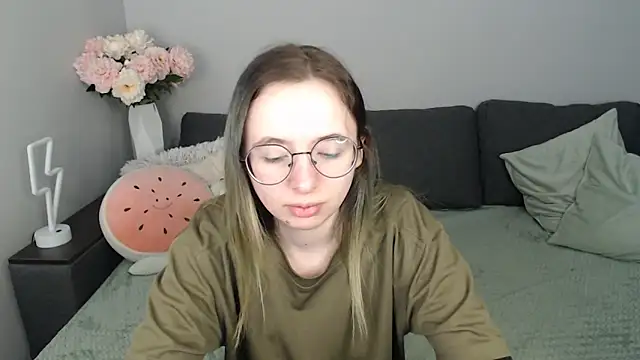 Mini Diva online show from 09/29/25, 08:08