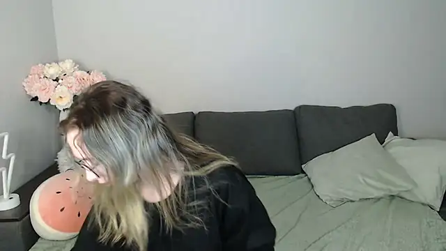 Mini Diva online show from 10/11/25, 08:13