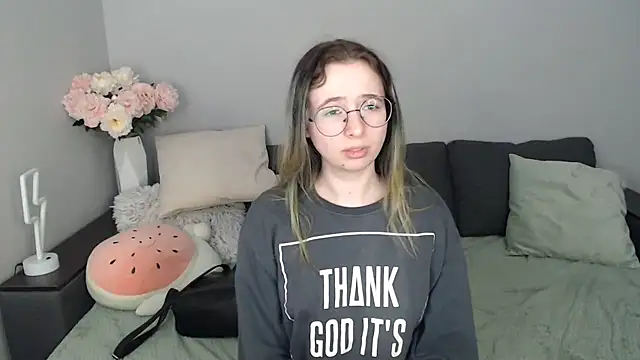 Mini Diva online show from 10/15/25, 08:14