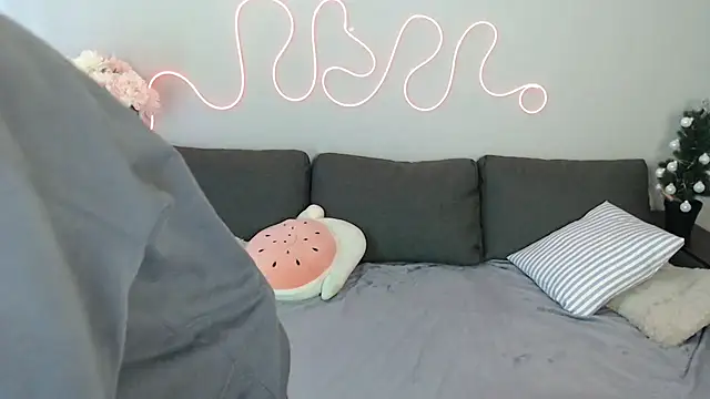 Mini Diva online show from 12/14/25, 09:14