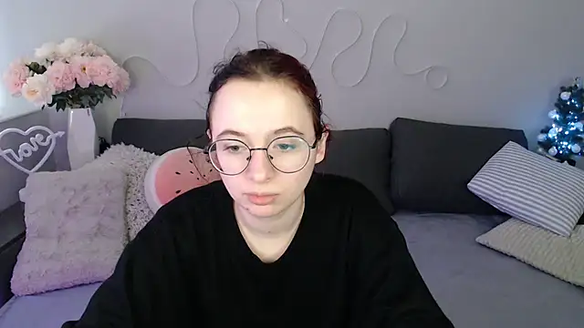 Mini Diva online show from 12/16/25, 09:14