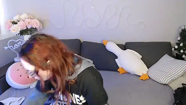 Mini Diva online show from 02/18/26, 09:16